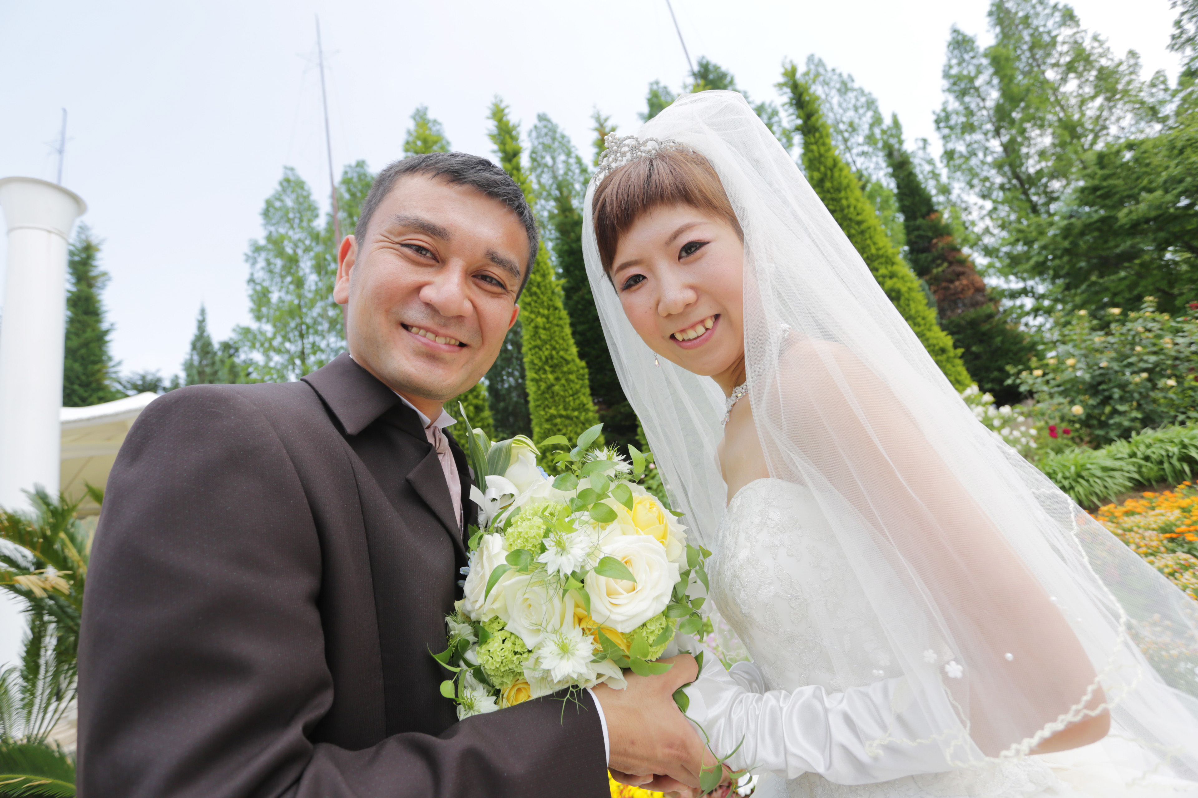 結婚式の入場はサプライズで大空から