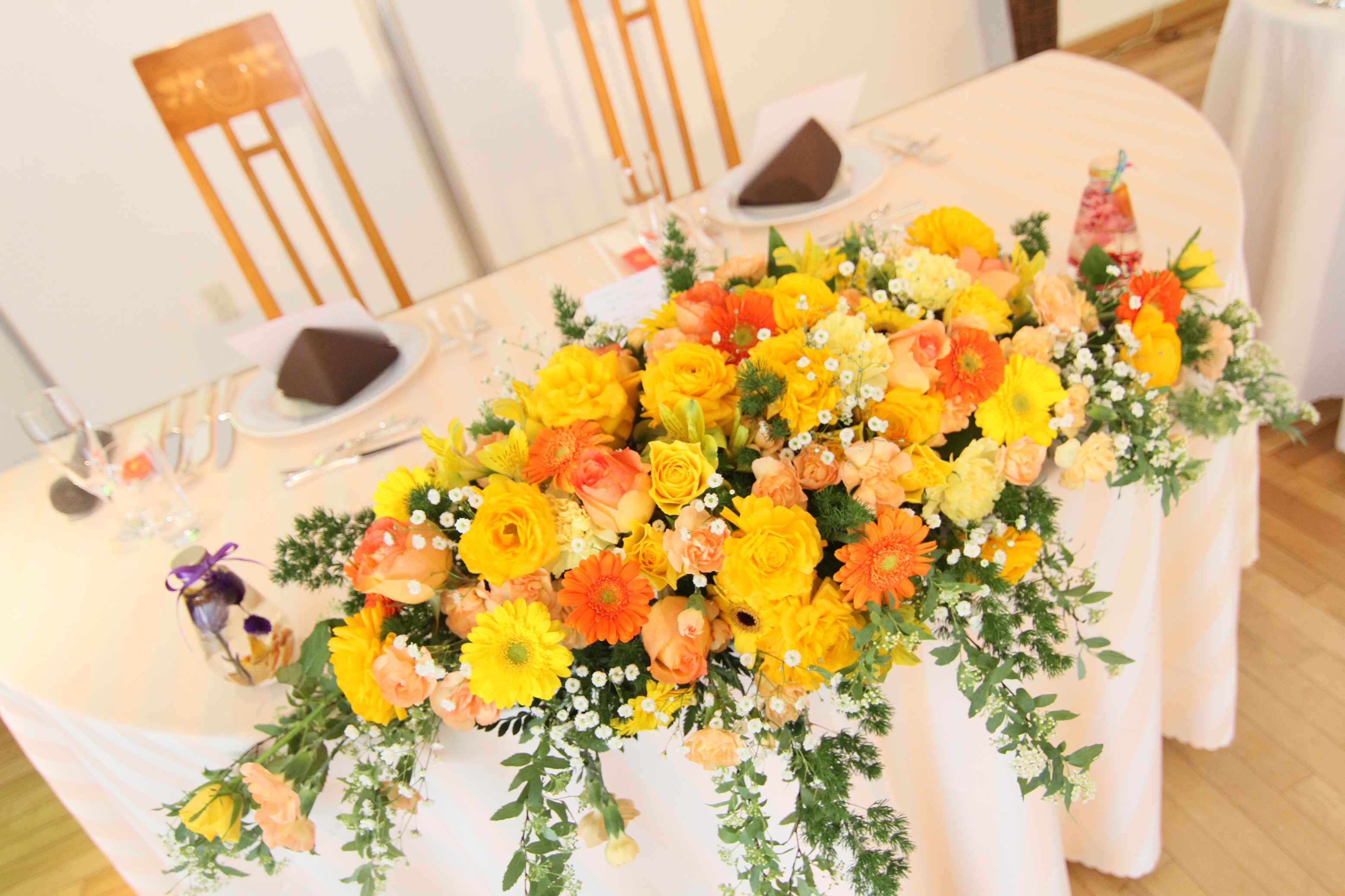 人気のメインテーブルのお花 結婚式 ホテルヘリテイジ